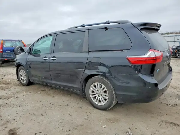 5TDYK3DC7GS701452 2016 TOYOTA SIENNA - Image 2