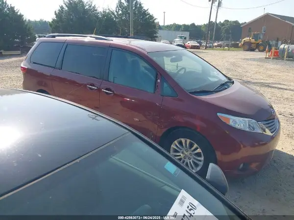 5TDYK3DC7GS701595 2016 TOYOTA SIENNA - Image 1