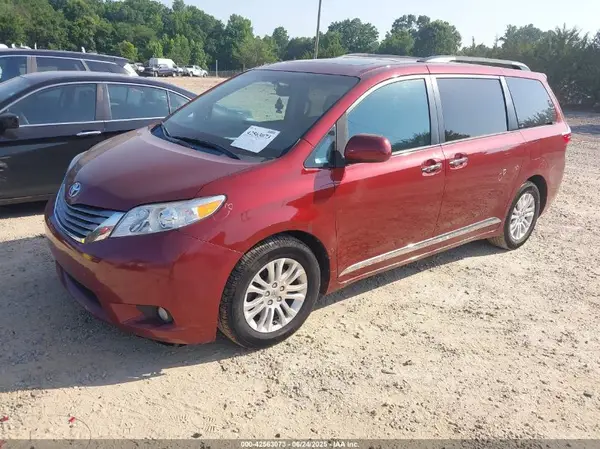 5TDYK3DC7GS701595 2016 TOYOTA SIENNA - Image 2