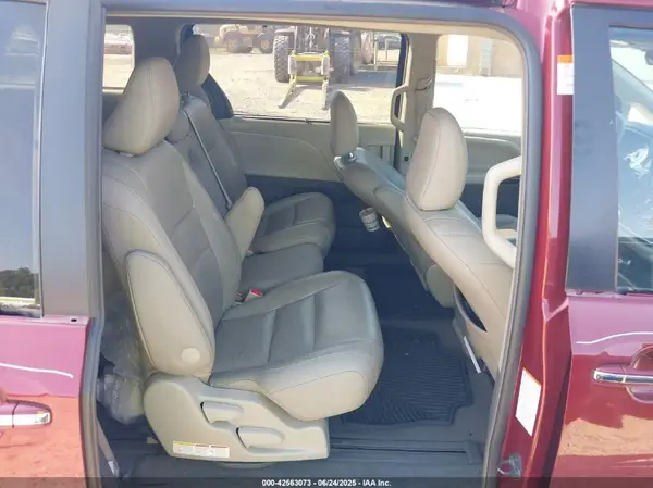 5TDYK3DC7GS701595 2016 TOYOTA SIENNA - Image 8