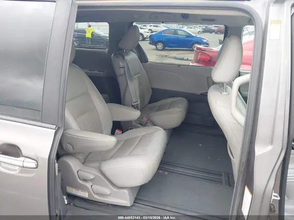 5TDYK3DC7GS706022 2016 TOYOTA SIENNA - Image 8