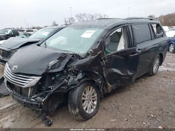5TDYK3DC7GS708255 2016 TOYOTA SIENNA - Image 2