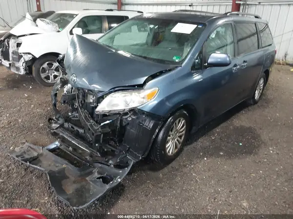 5TDYK3DC7GS710653 2016 TOYOTA SIENNA - Image 2
