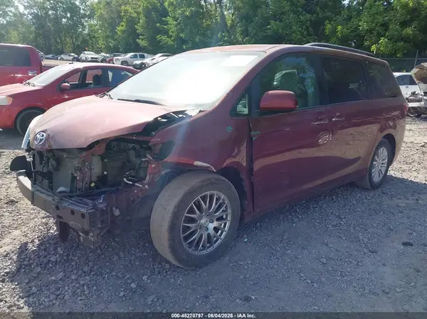 5TDYK3DC7GS711964 2016 TOYOTA SIENNA - Image 2