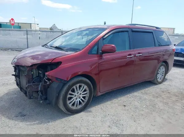 5TDYK3DC7GS716470 2016 TOYOTA SIENNA - Image 2