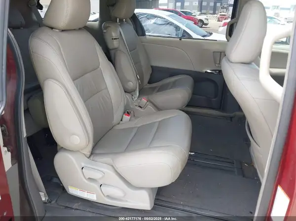 5TDYK3DC7GS716470 2016 TOYOTA SIENNA - Image 8