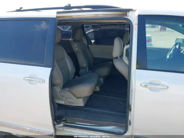 5TDYK3DC7GS718137 2016 TOYOTA SIENNA - Image 8