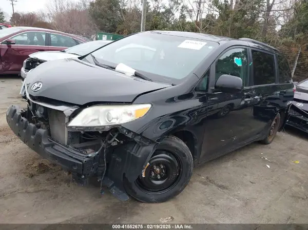 5TDYK3DC7GS719031 2016 TOYOTA SIENNA - Image 2