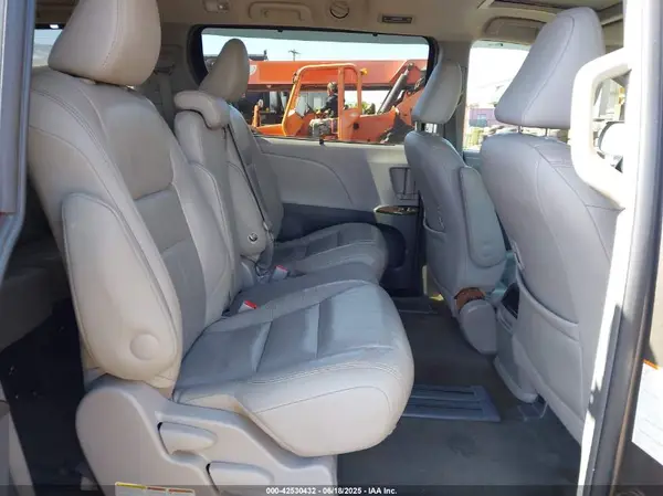 5TDYK3DC7GS719398 2016 TOYOTA SIENNA - Image 8