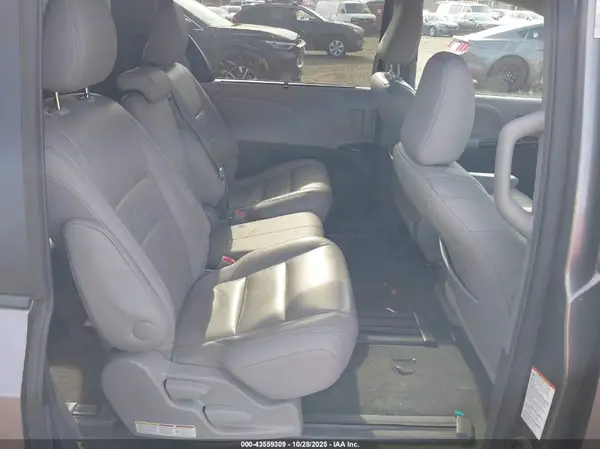 5TDYK3DC7GS722141 2016 TOYOTA SIENNA - Image 8