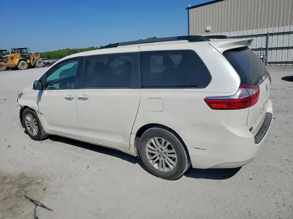 5TDYK3DC7GS722785 2016 TOYOTA SIENNA - Image 2