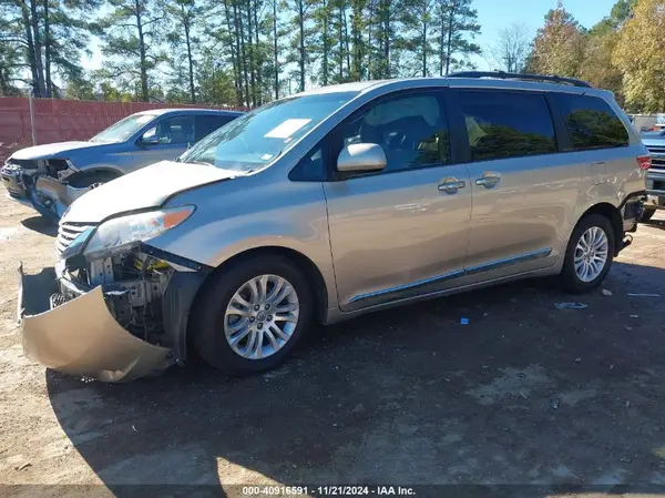 5TDYK3DC7GS725864 2016 TOYOTA SIENNA - Image 2