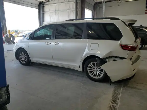 5TDYK3DC7GS727145 2016 TOYOTA SIENNA - Image 2