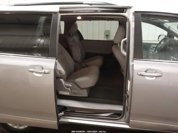 5TDYK3DC7GS730188 2016 TOYOTA SIENNA - Image 8