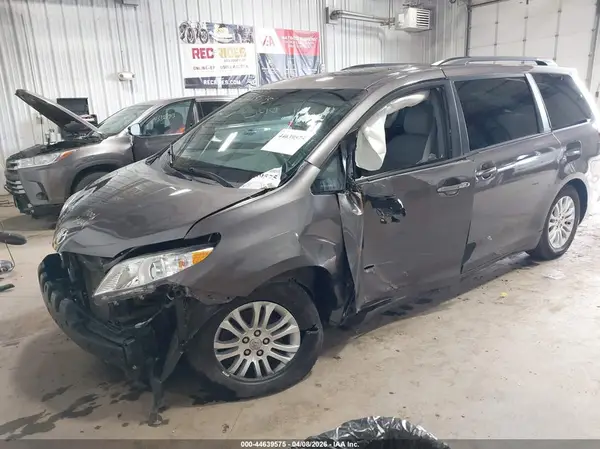 5TDYK3DC7GS732250 2016 TOYOTA SIENNA - Image 2