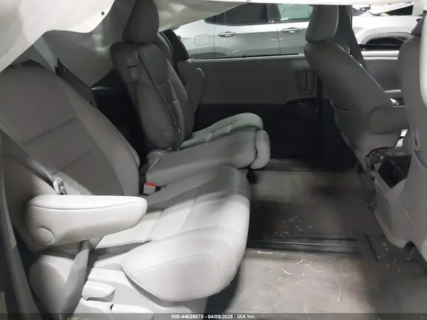 5TDYK3DC7GS732250 2016 TOYOTA SIENNA - Image 8