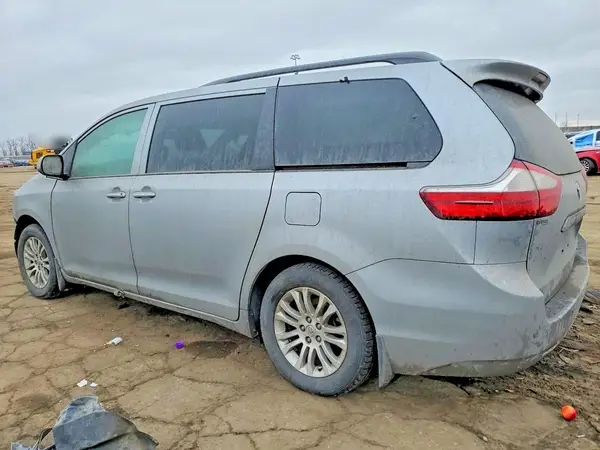 5TDYK3DC7GS736573 2016 TOYOTA SIENNA - Image 2