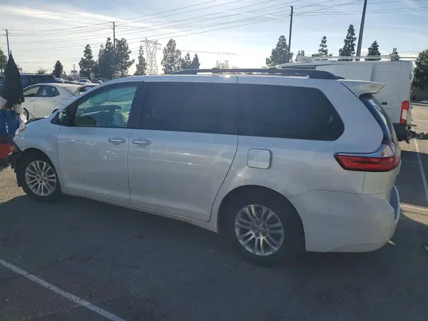 5TDYK3DC7GS736718 2016 TOYOTA SIENNA - Image 2