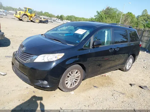 5TDYK3DC7GS737464 2016 TOYOTA SIENNA - Image 2