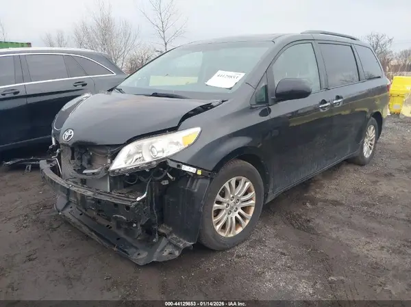 5TDYK3DC7GS738758 2016 TOYOTA SIENNA - Image 2