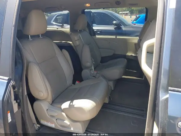 5TDYK3DC7GS739537 2016 TOYOTA SIENNA - Image 8