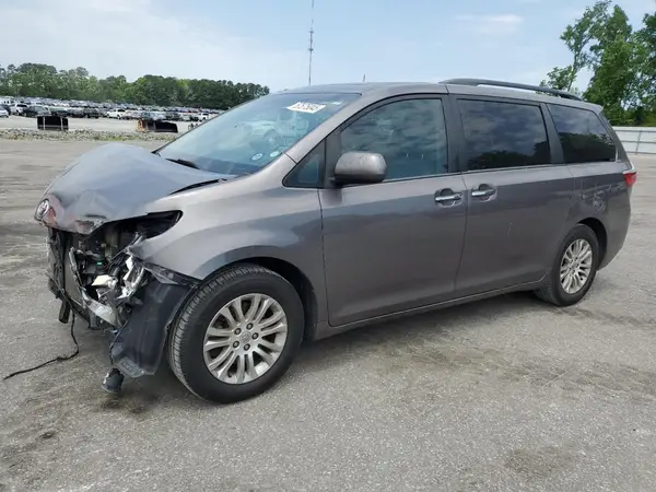 5TDYK3DC7GS741384 2016 TOYOTA SIENNA - Image 1