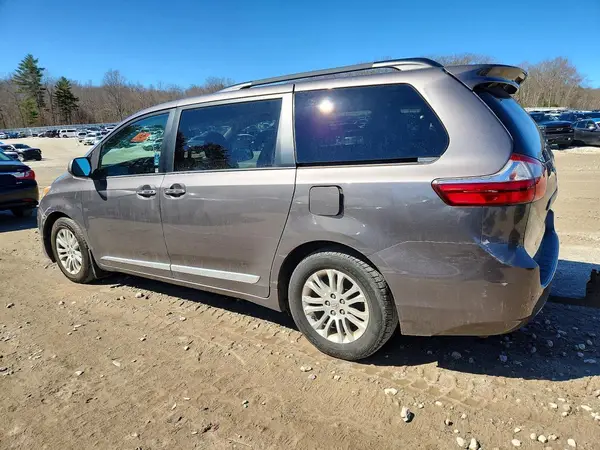 5TDYK3DC7GS742230 2016 TOYOTA SIENNA - Image 2