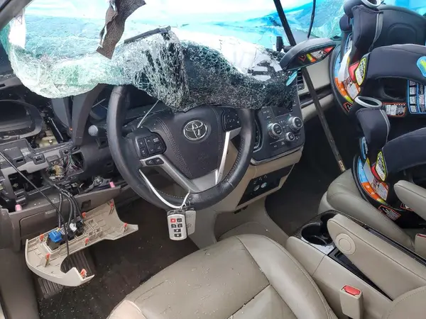 5TDYK3DC7GS744575 2016 TOYOTA SIENNA - Image 8