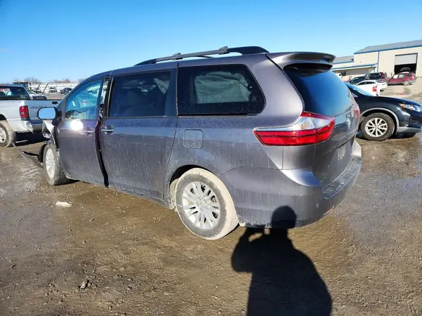 5TDYK3DC7GS746844 2016 TOYOTA SIENNA - Image 2