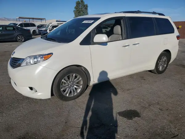 5TDYK3DC7GS747105 2016 TOYOTA SIENNA - Image 1