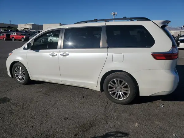 5TDYK3DC7GS747105 2016 TOYOTA SIENNA - Image 2