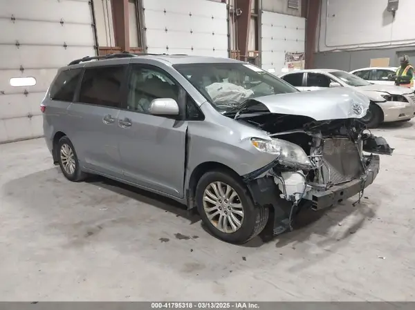 5TDYK3DC7GS748075 2016 TOYOTA SIENNA - Image 1