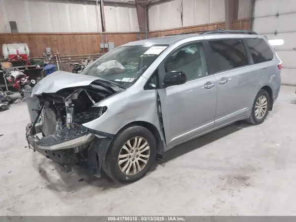 5TDYK3DC7GS748075 2016 TOYOTA SIENNA - Image 2