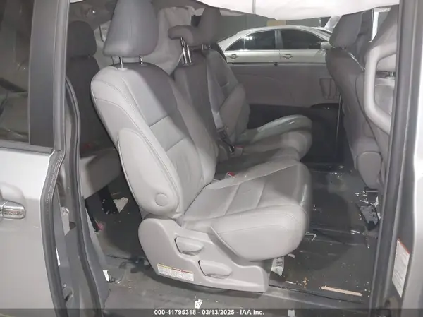 5TDYK3DC7GS748075 2016 TOYOTA SIENNA - Image 8
