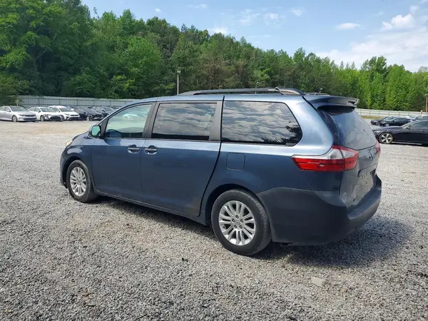 5TDYK3DC7GS748688 2016 TOYOTA SIENNA - Image 2