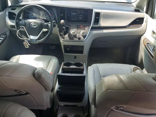 5TDYK3DC7GS748688 2016 TOYOTA SIENNA - Image 8