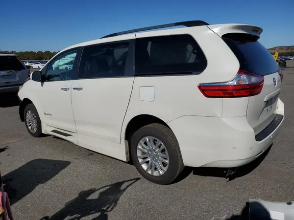 5TDYK3DC7GS761733 2016 TOYOTA SIENNA - Image 2