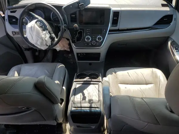 5TDYK3DC7GS763319 2016 TOYOTA SIENNA - Image 8