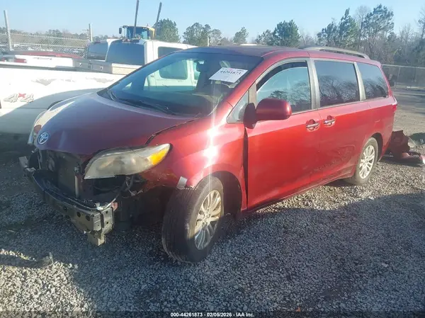 5TDYK3DC8GS692468 2016 TOYOTA SIENNA - Image 2