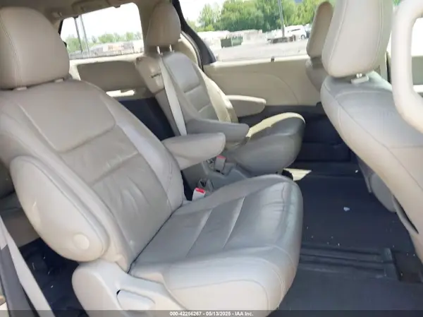 5TDYK3DC8GS696620 2016 TOYOTA SIENNA - Image 8