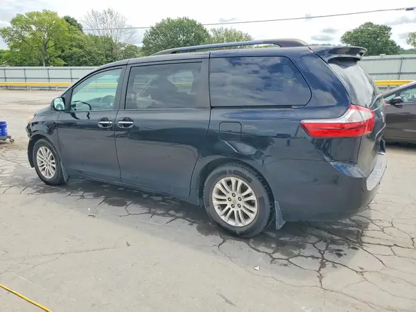 5TDYK3DC8GS696911 2016 TOYOTA SIENNA - Image 2