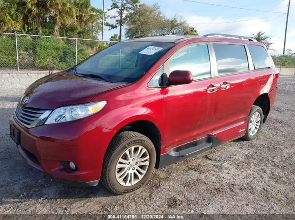 5TDYK3DC8GS701072 2016 TOYOTA SIENNA - Image 2