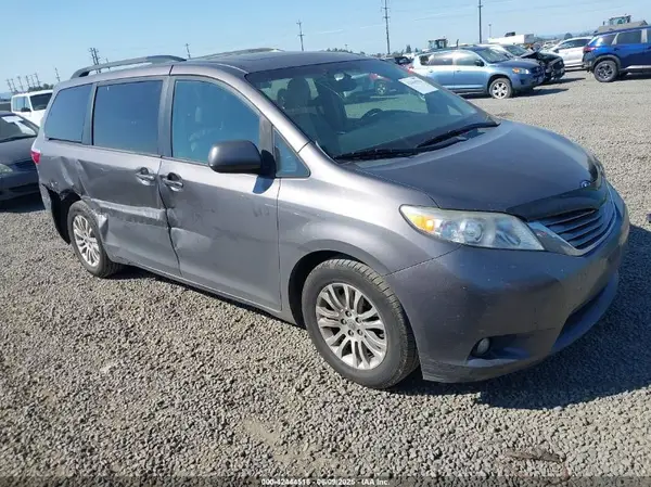 5TDYK3DC8GS701587 2016 TOYOTA SIENNA - Image 1