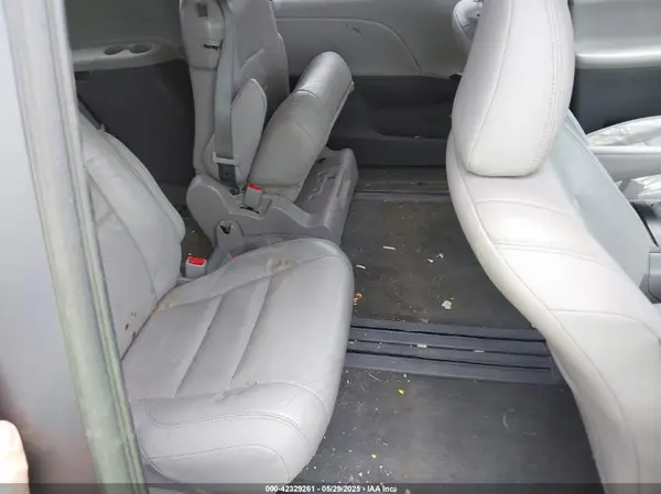 5TDYK3DC8GS701735 2016 TOYOTA SIENNA - Image 8
