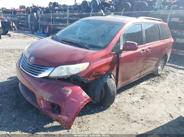 5TDYK3DC8GS702657 2016 TOYOTA SIENNA - Image 2