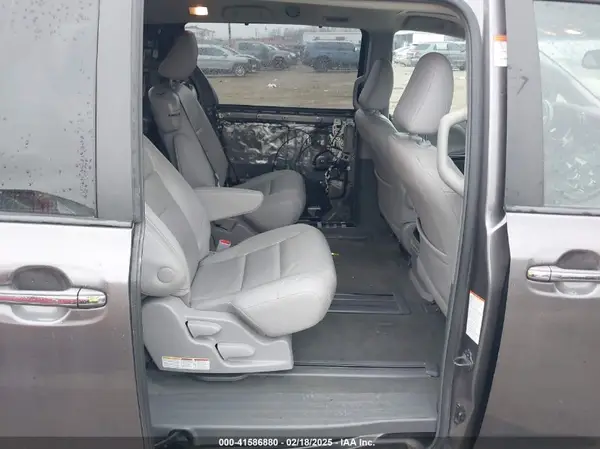 5TDYK3DC8GS704330 2016 TOYOTA SIENNA - Image 8