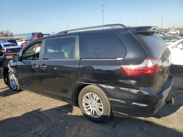5TDYK3DC8GS704425 2016 TOYOTA SIENNA - Image 2