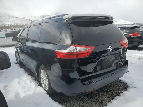 5TDYK3DC8GS705932 2016 TOYOTA SIENNA - Image 2