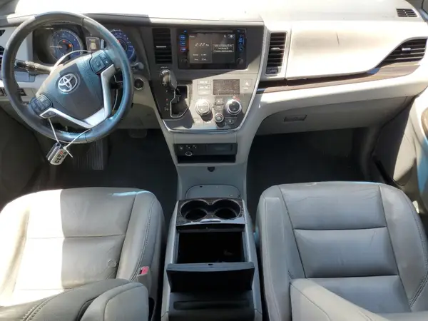 5TDYK3DC8GS706644 2016 TOYOTA SIENNA - Image 8