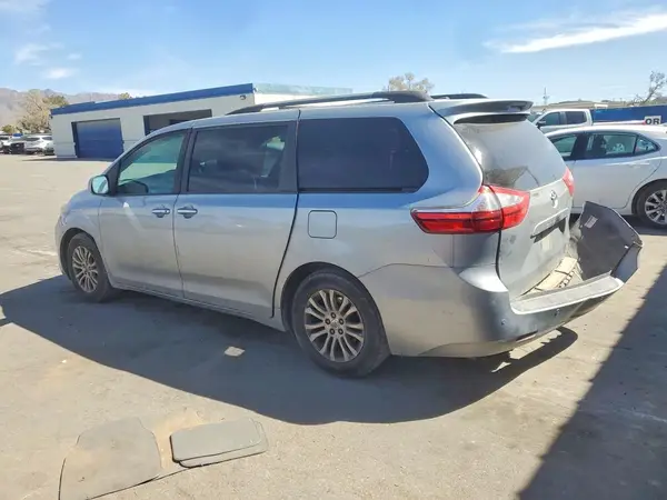 5TDYK3DC8GS707633 2016 TOYOTA SIENNA - Image 2